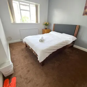 Budget Private Close To City Centre And Airport Homestay